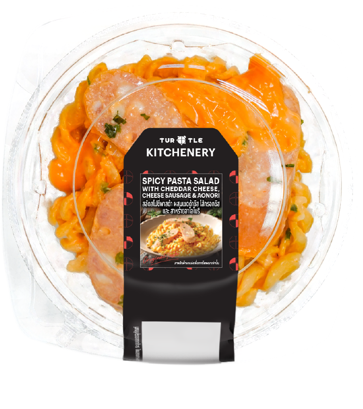 สลัดสไปซี่พาสต้า ผสมเชดด้าชีส ไส้กรอกชีส และ สาหร่ายอาโอโนริ 110g